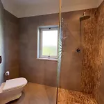 Beautiful 4-bedroom With Garden And Pool *