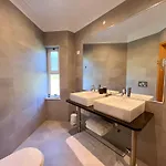 Beautiful 4-bedroom With Garden And Pool Villa