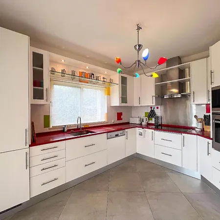 别墅 Beautiful 4-bedroom With Garden And Pool *