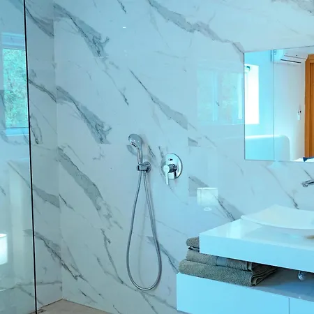 Beautiful 4-bedroom With Garden And Pool 阿尔布费拉