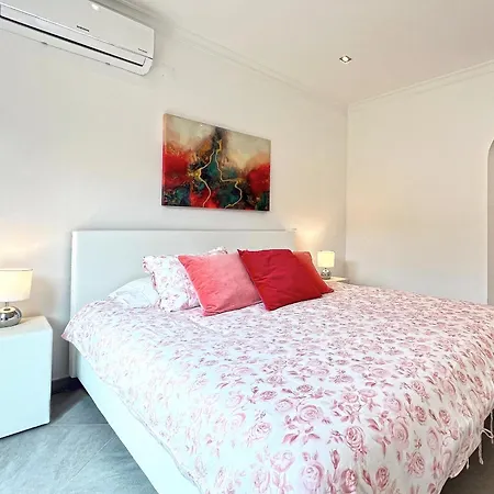 Beautiful 4-bedroom With Garden And Pool Villa *