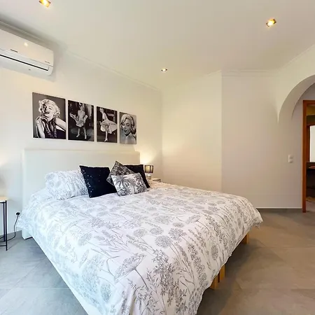 Villa Beautiful 4-bedroom With Garden&pool *