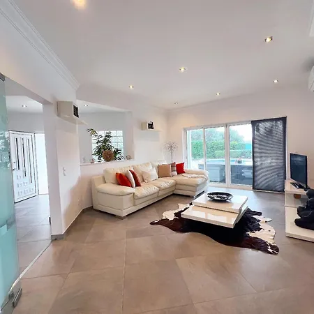 Beautiful 4-bedroom With Garden&pool Villa