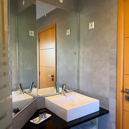 Beautiful 4-bedroom With Garden&pool Albufeira