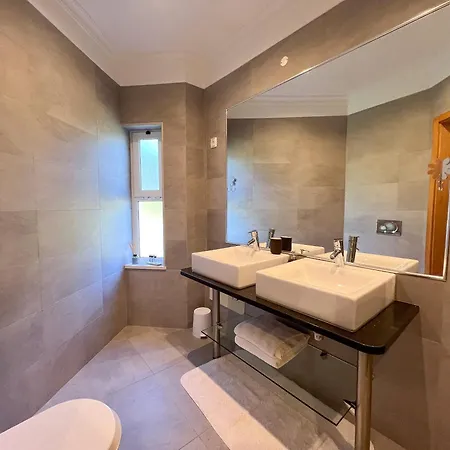 Beautiful 4-bedroom With Garden&pool Villa