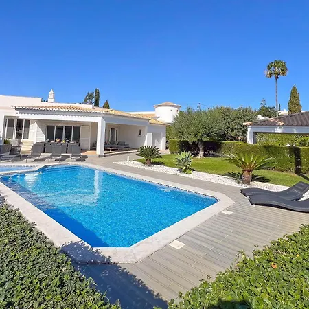 Villa Beautiful 4-bedroom With Garden And Pool Albufeira