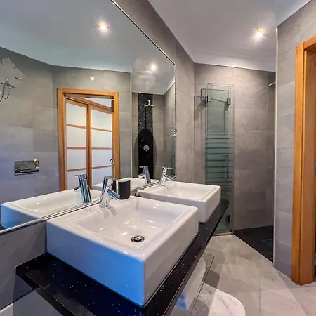 Villa Beautiful 4-bedroom With Garden&pool Albufeira