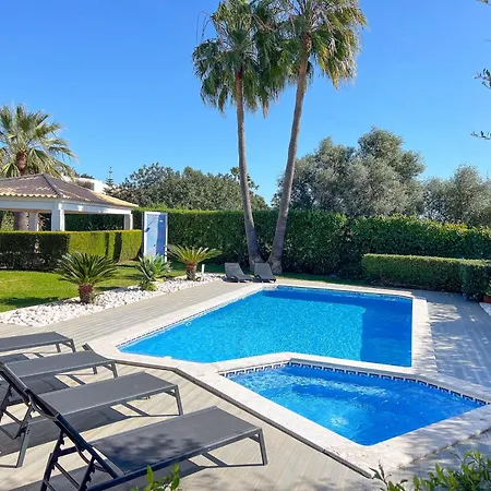 Beautiful 4-bedroom With Garden And Pool Albufeira